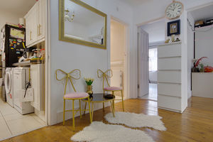 Entrance Hallway- click for photo gallery